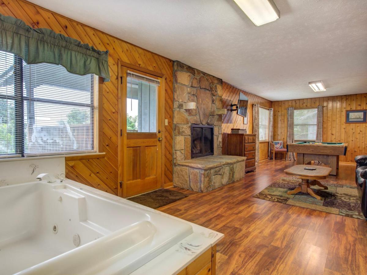 Leconte View 1, 1 Bedroom, Fireplace, Hot Tub, Grill, Pool Table, Sleeps 2 Gatlinburg Exterior photo